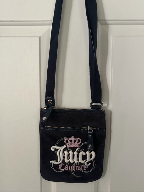 Juicy Couture Handbags - Juicy Couture Black Crossbody Bag 💋👑